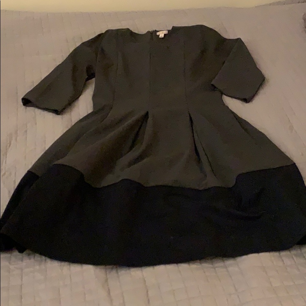 Grey and navy thick dress with mid-length sleeves